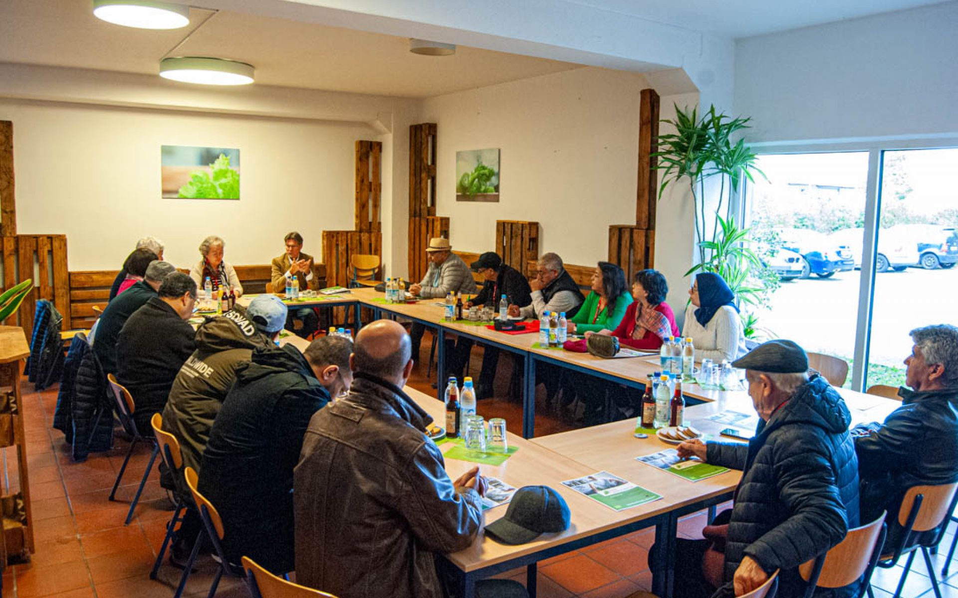 Marokkanische Delegation im Gespräch mit Hermann Oswald von Epos Bio Partner Süd